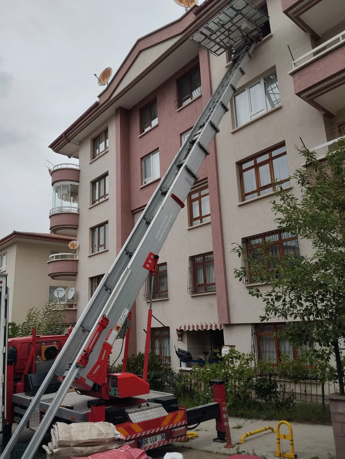 ARN İzmir asansörlü nakliyat aracı